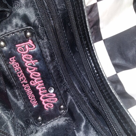 Betsey Johnson Betseyville White & Black Checkered New York Taxi Hobo Purse Bag - Picture 10 of 10